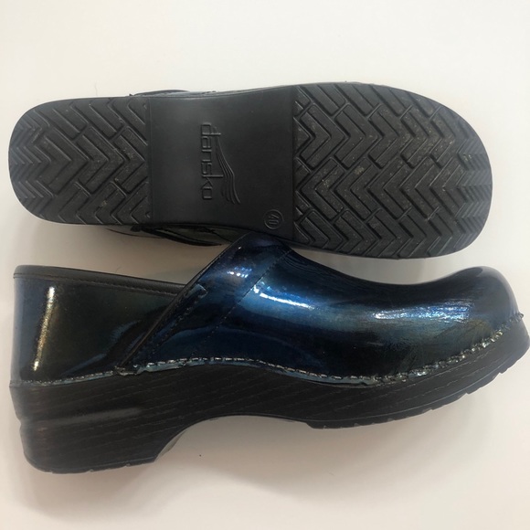 Dansko no slip patents leather nurse clogs - Picture 5 of 7